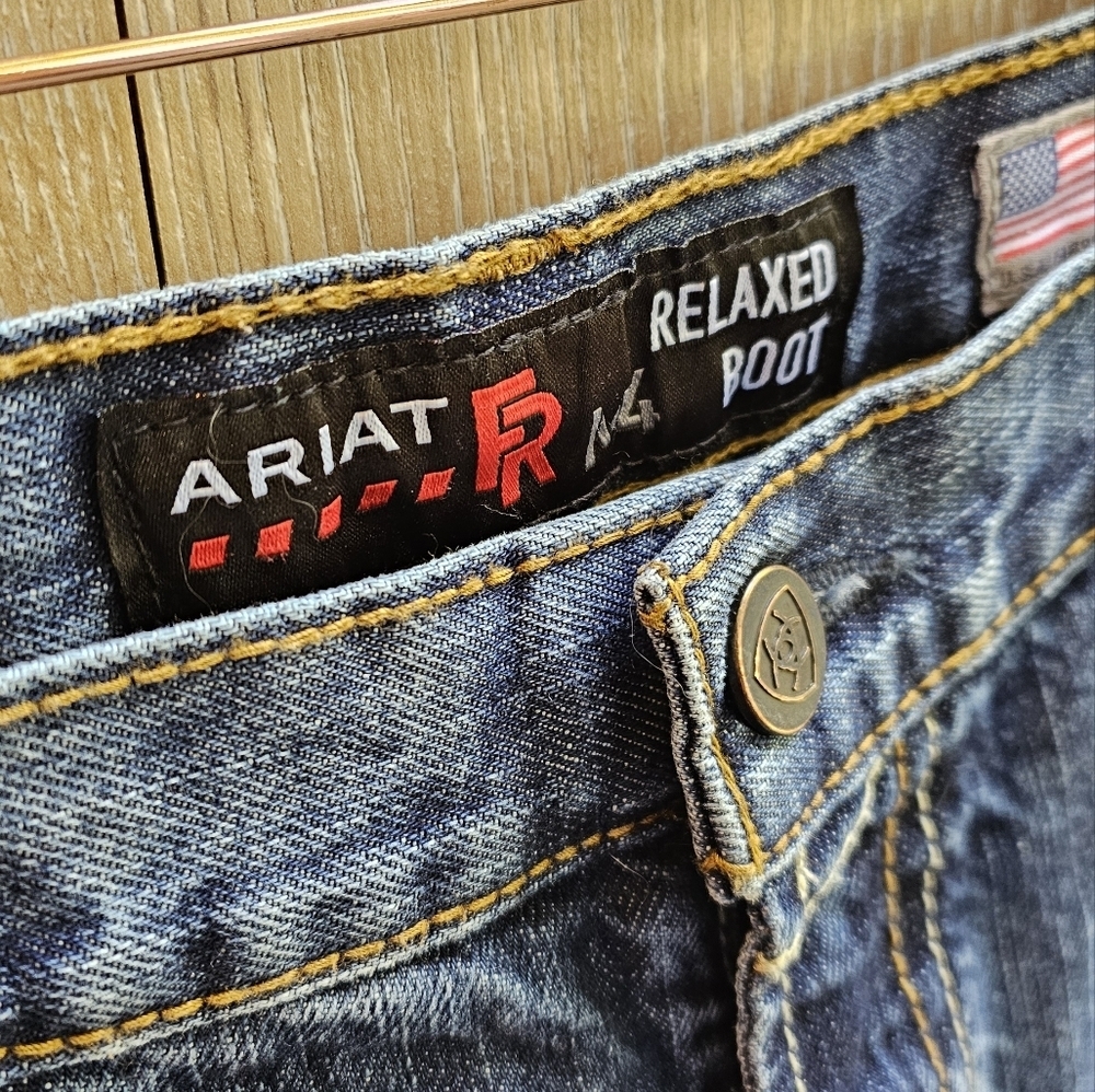 Ariat Men's Relaxed Fit Bootcut Denim Jeans 40/34 - Picture 2 of 4